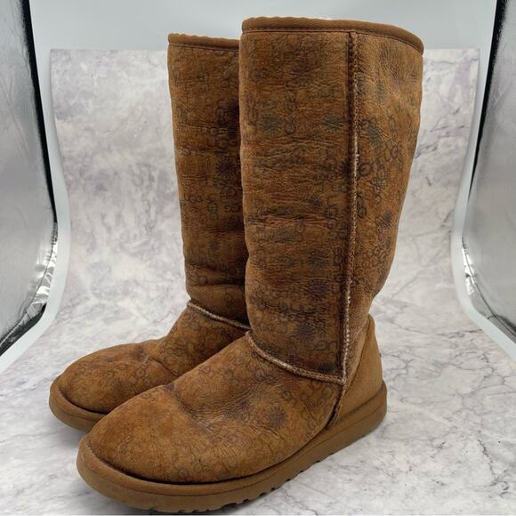 UGG, Classic Tall Boots. Size W9. In excellent condition! - Picture 1 of 7